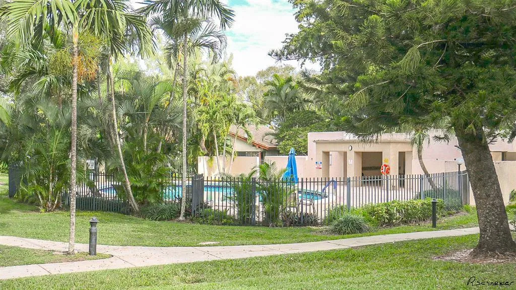 pool inverray enclsoed