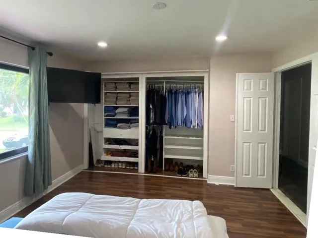 another angle of the master room. Master has a wall to wall closet and a walking closet too.