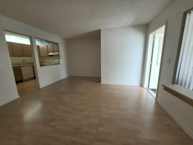 LIVING ROOM PIC1