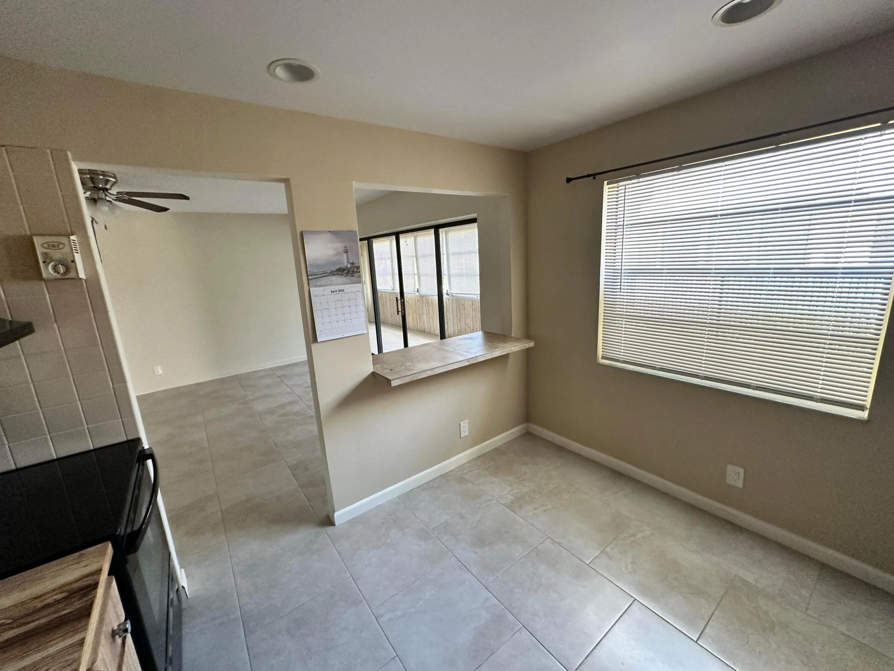 Open Kitchen Pass-Through – Perfect for Entertaining and Everyday Living