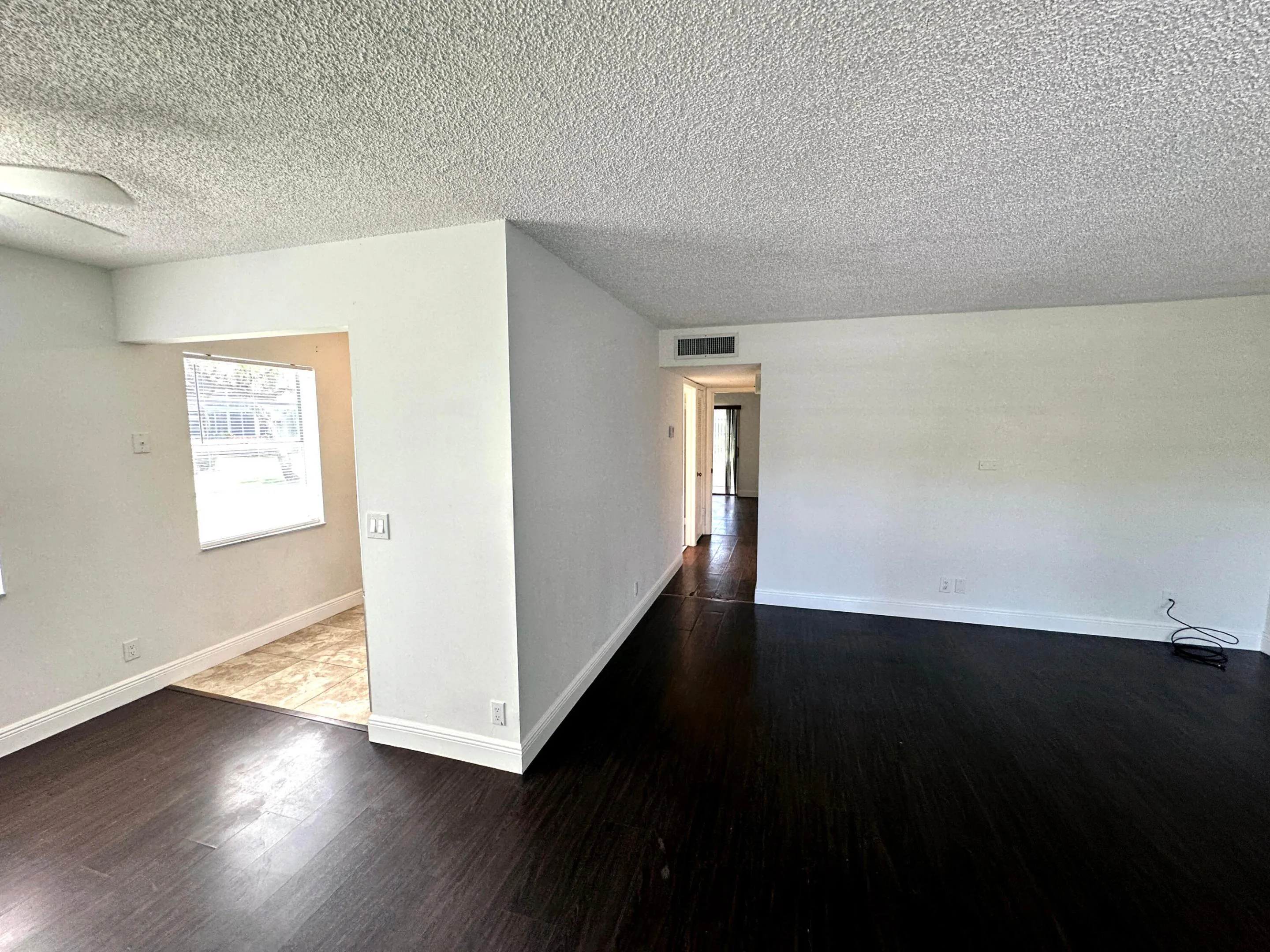 LIVINGROOM & KITCHEN
