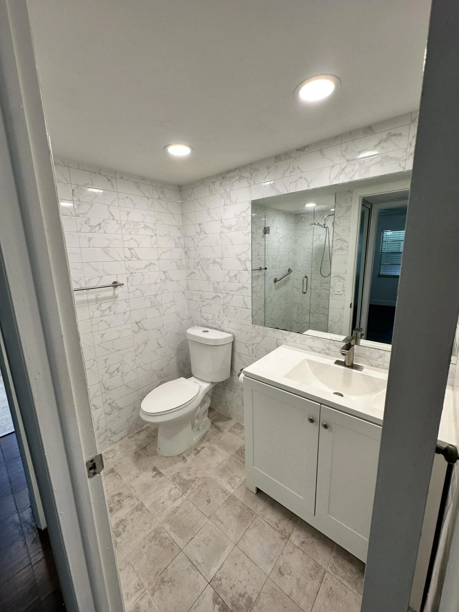 BATHROOM 2