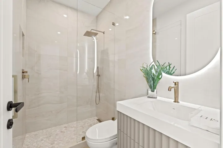 Guest Bathroom 3