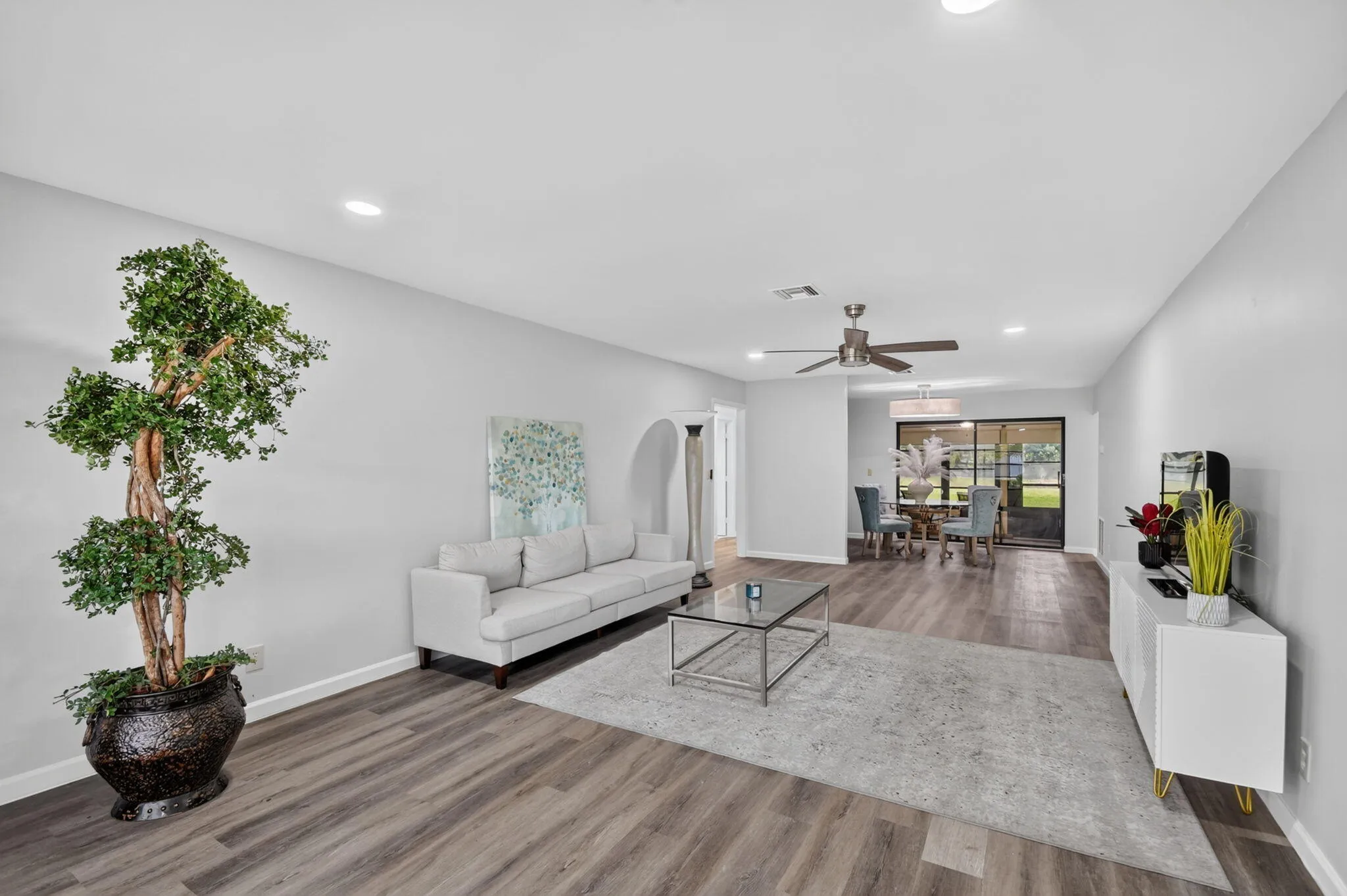 9965 Papaya Tree Living rm