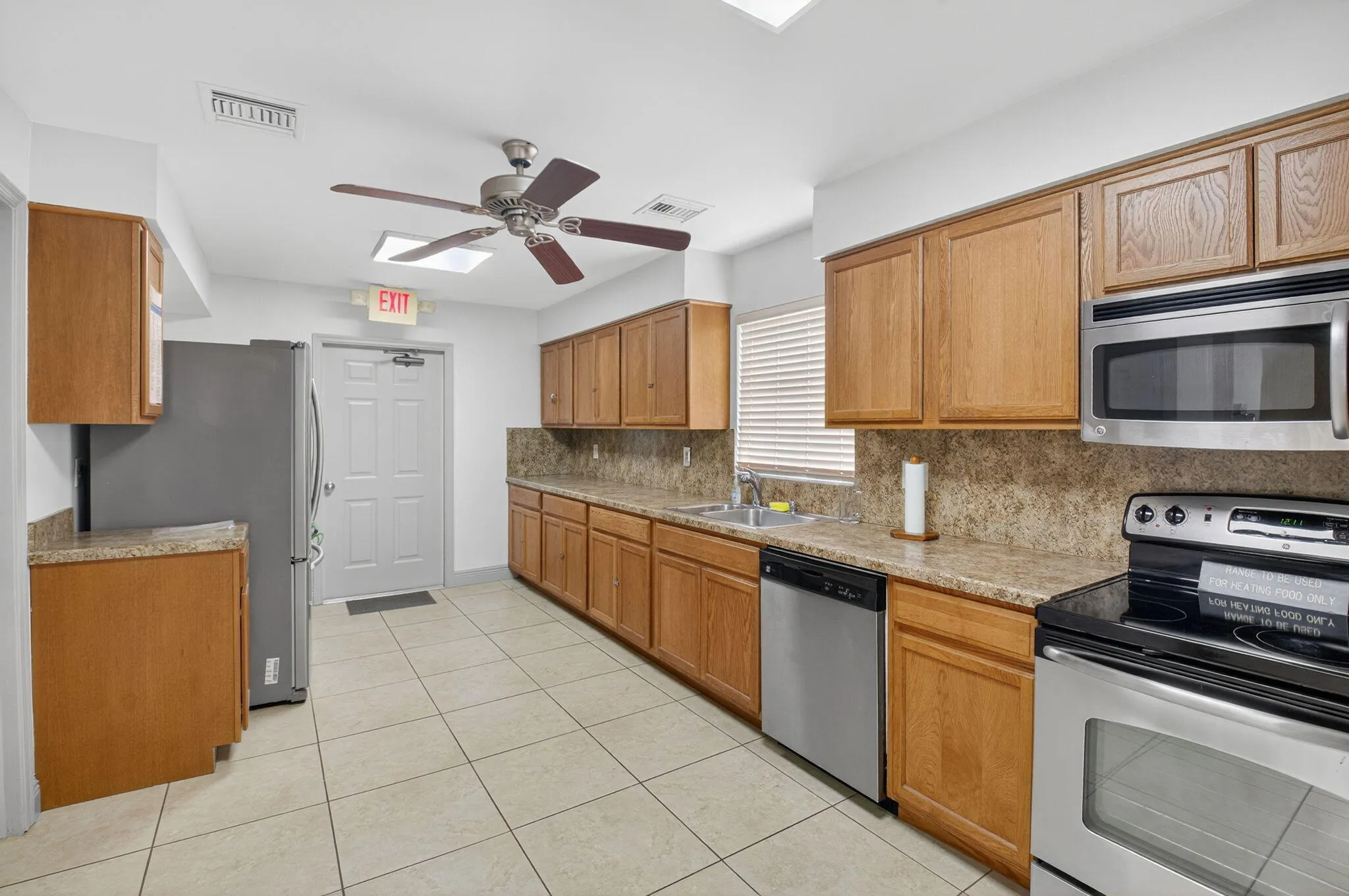 9965 Papaya Club House Kitchen 2