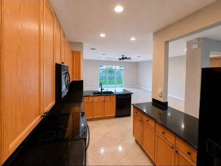 Granite counters and 42inch cabinets