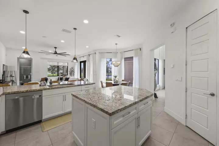 10432 North Lago Vista Circle - 21.jpg-S