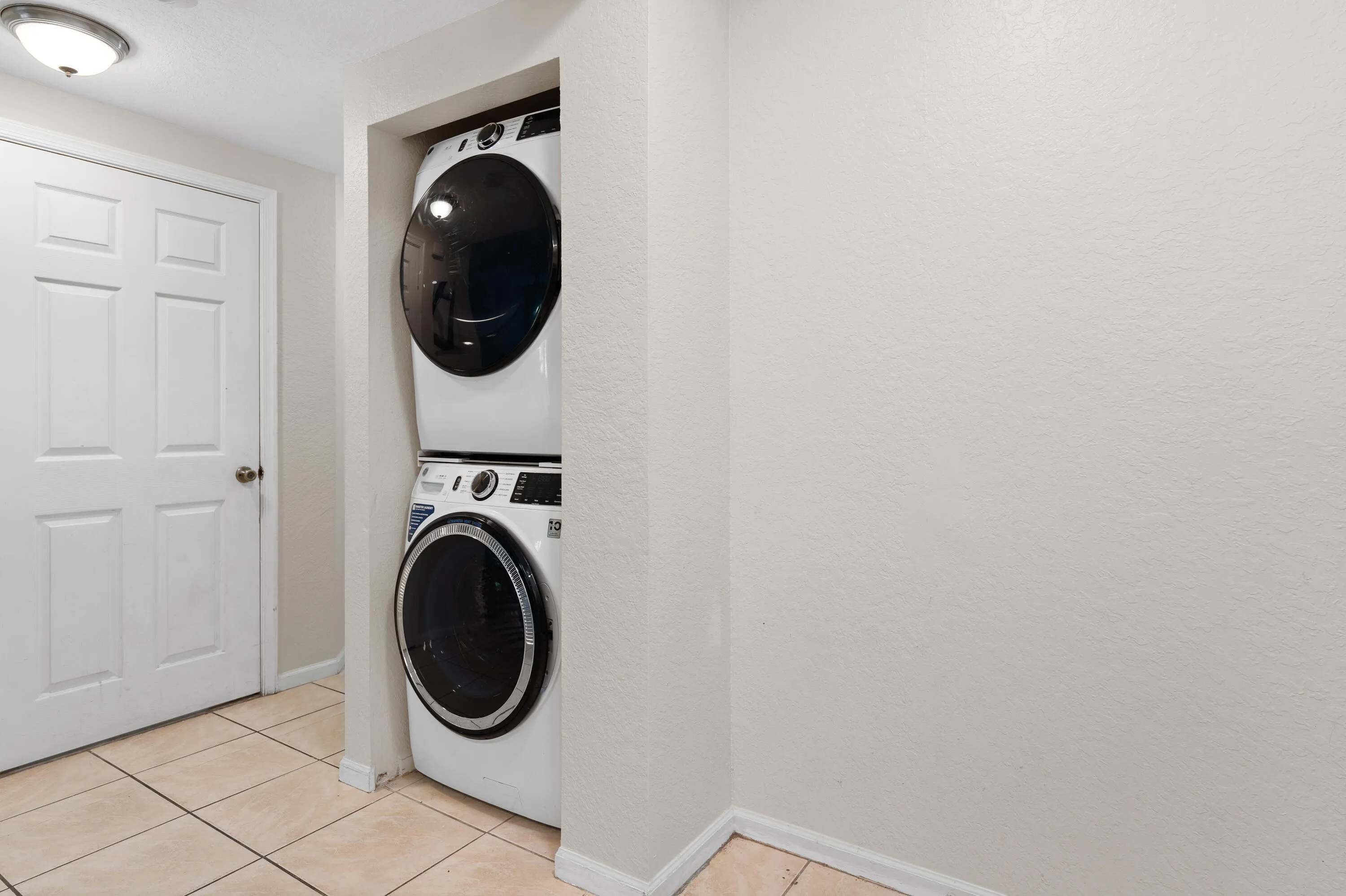Entrance/Laundry closet
