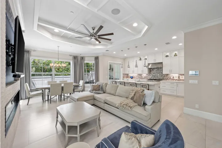 Living Room/Open Kitchen