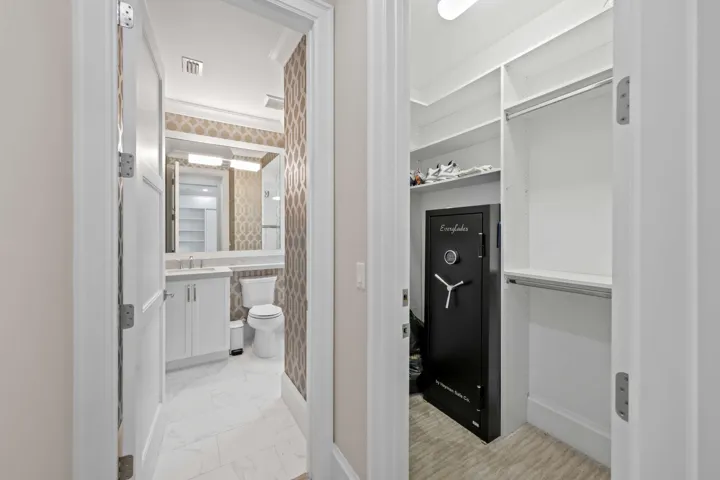 Guest Bedroom 2 Closet