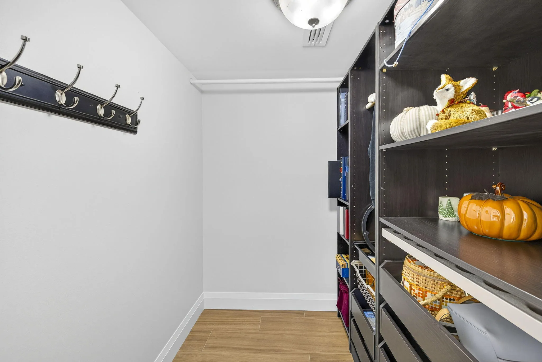 2nd bed closet