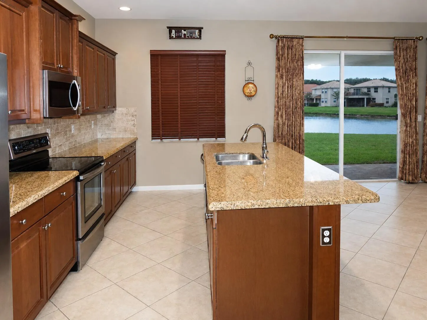 2700ShaughnessyDr-KitchenPic