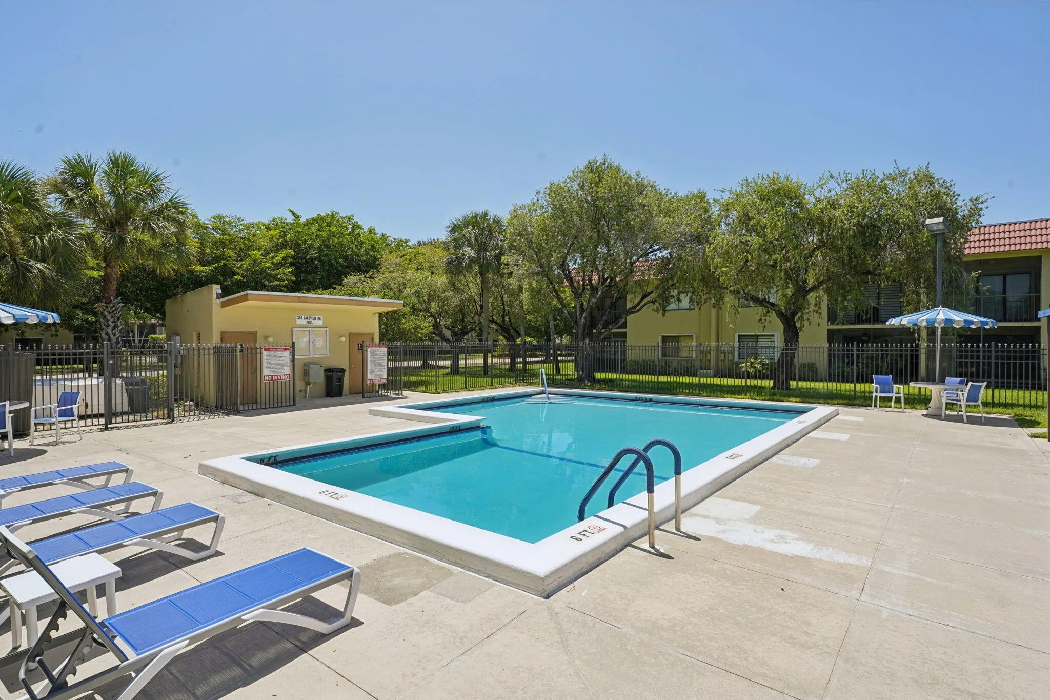 Public pool