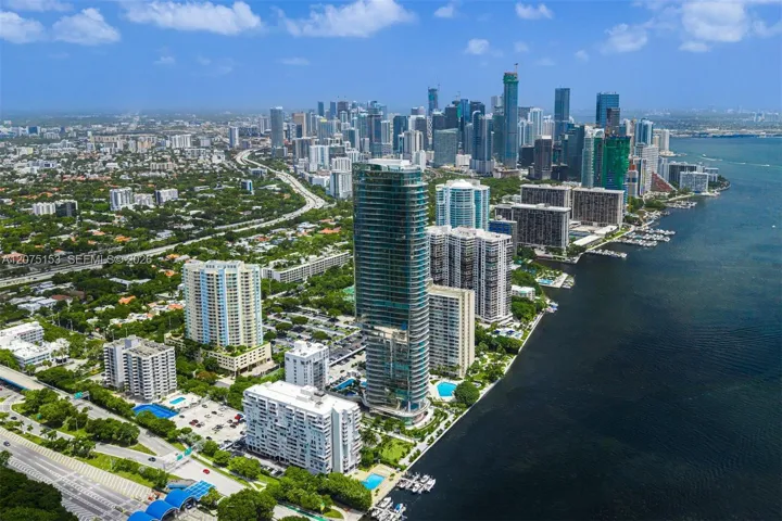 UNA Residences Brickell. One or more photos have been virtually staged.