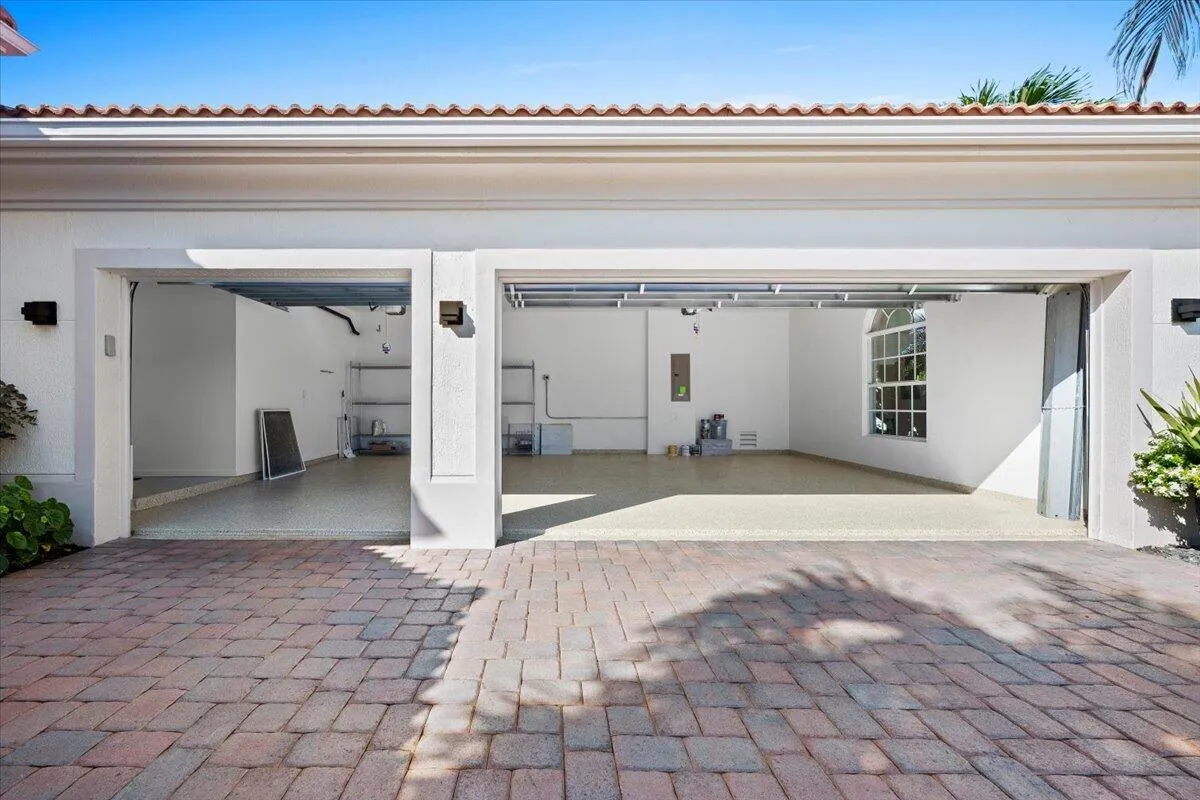3 Car Garage