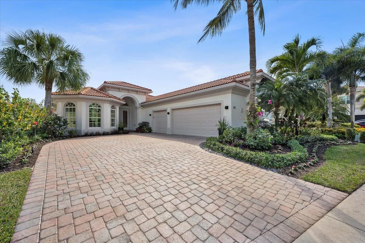 Welcome to 180 Carina Drive