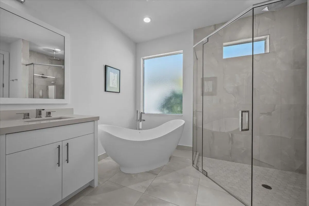 Spa-Like Owner's Suite Bathroom