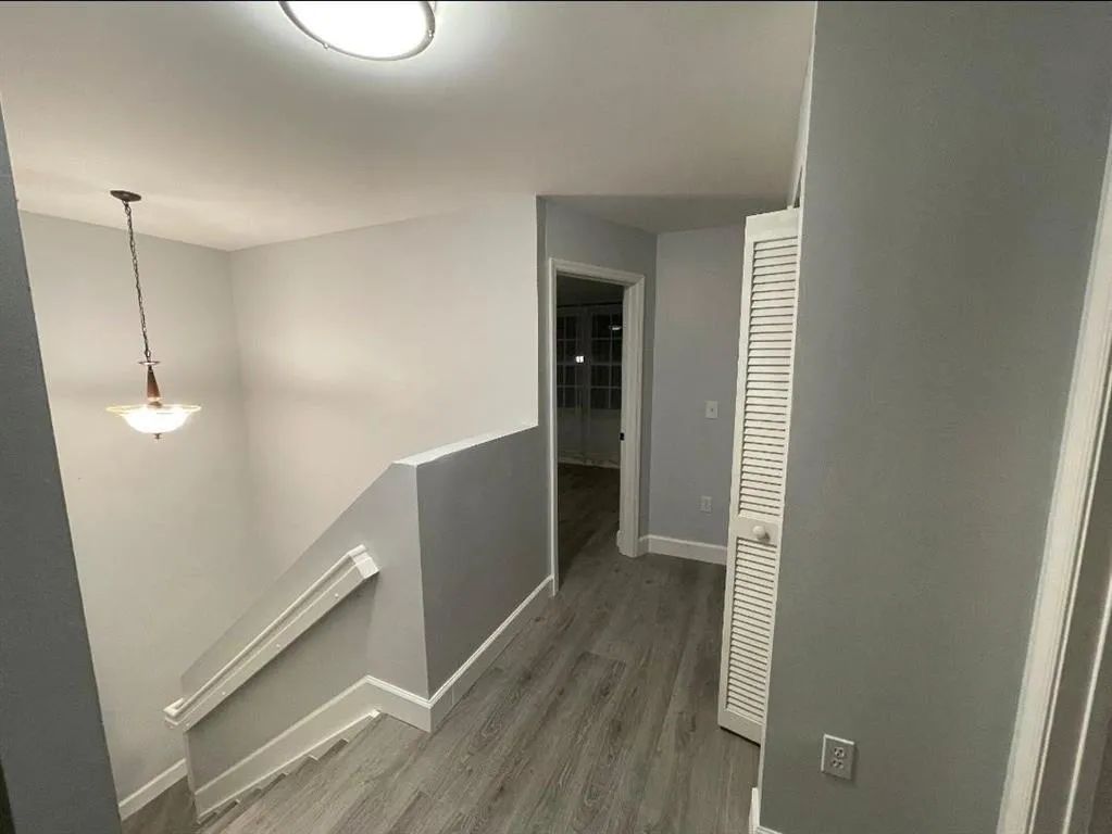 landing 2nd floor all bedrooms upstairs