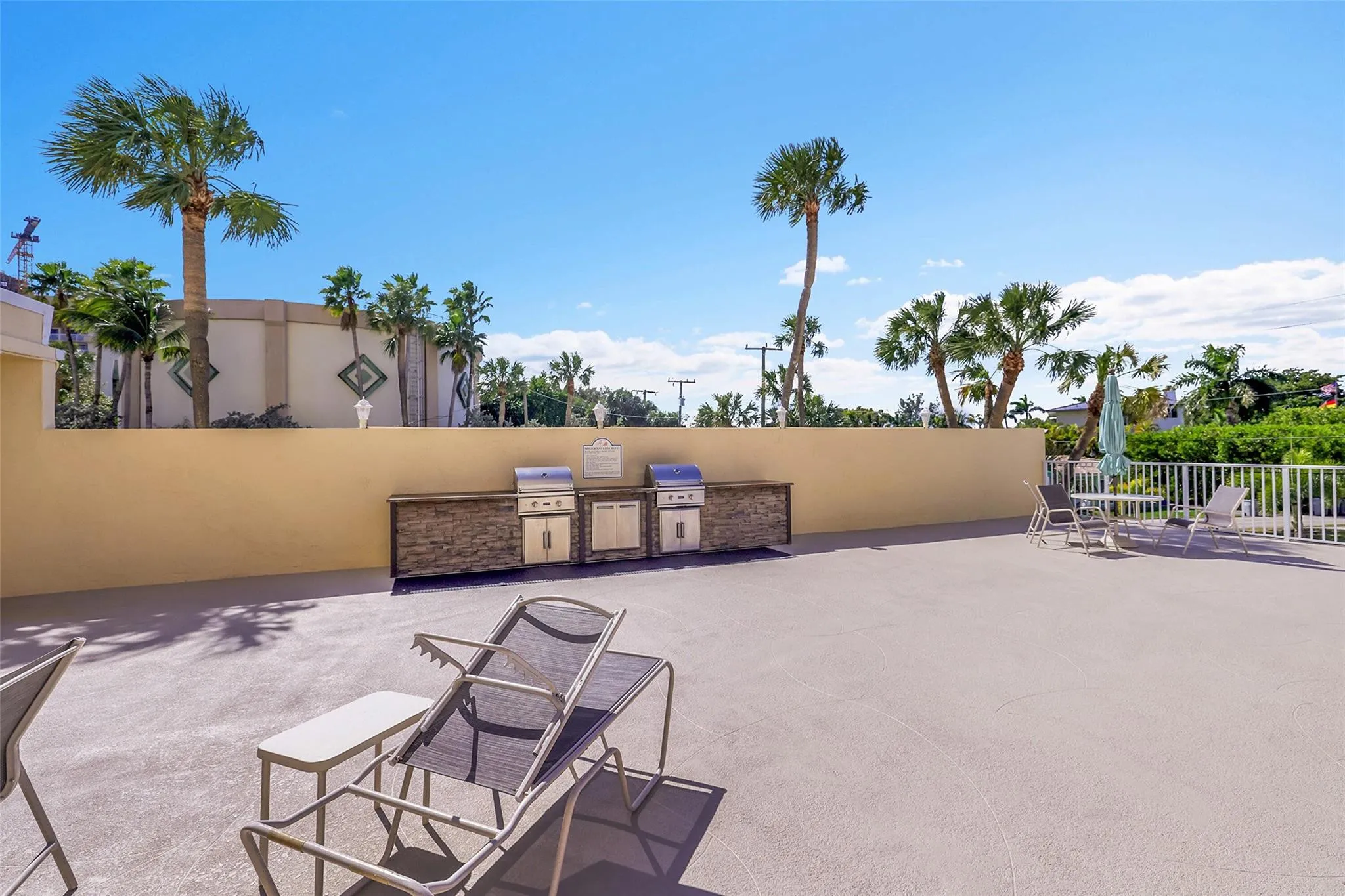 pool deck /BBQ