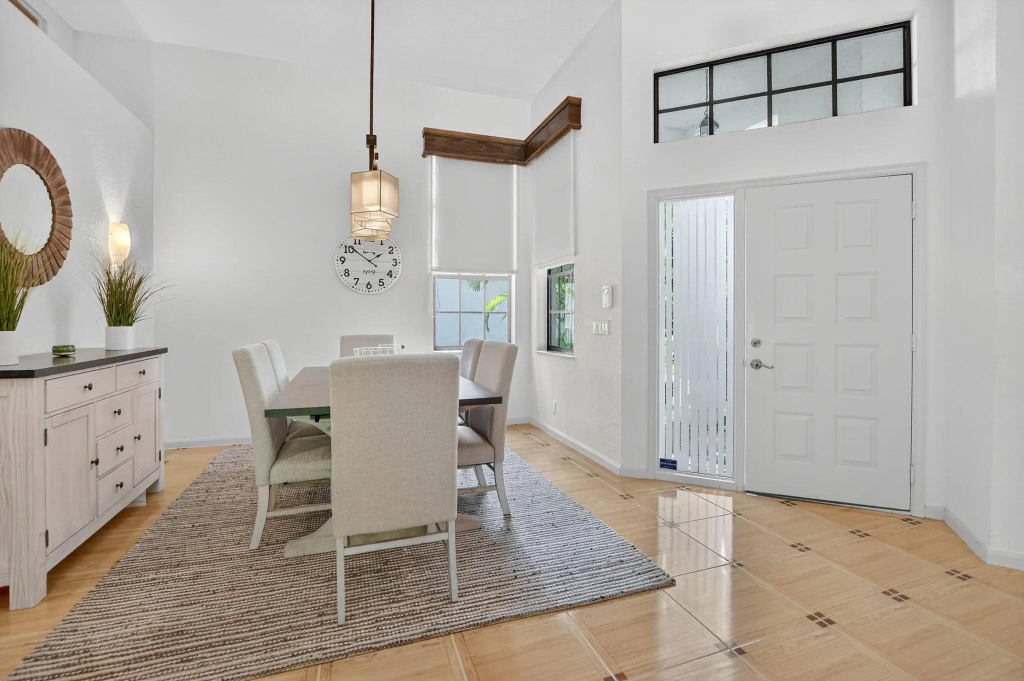Entry/Dining Area