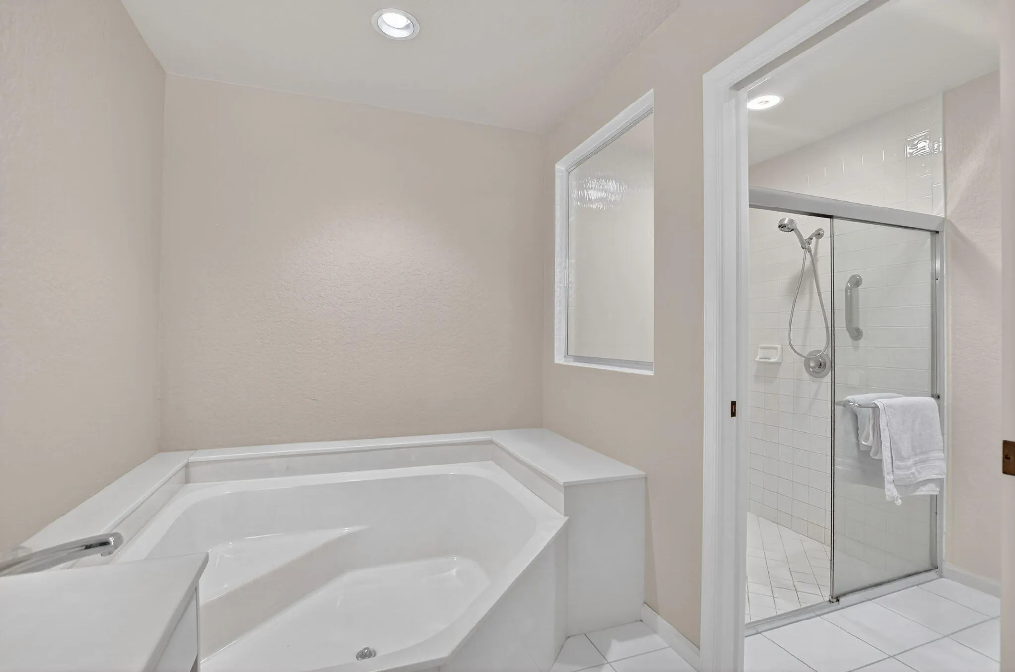 Separate Tub/Shower
