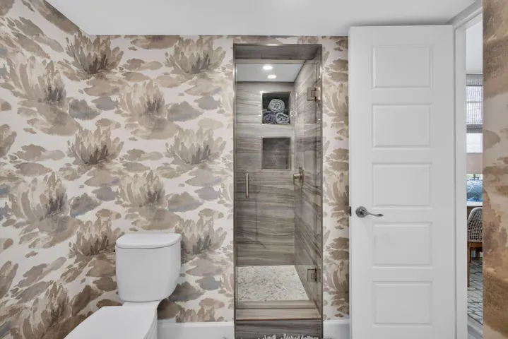 Guest Bath 49-web-or-mls-5D1A1648