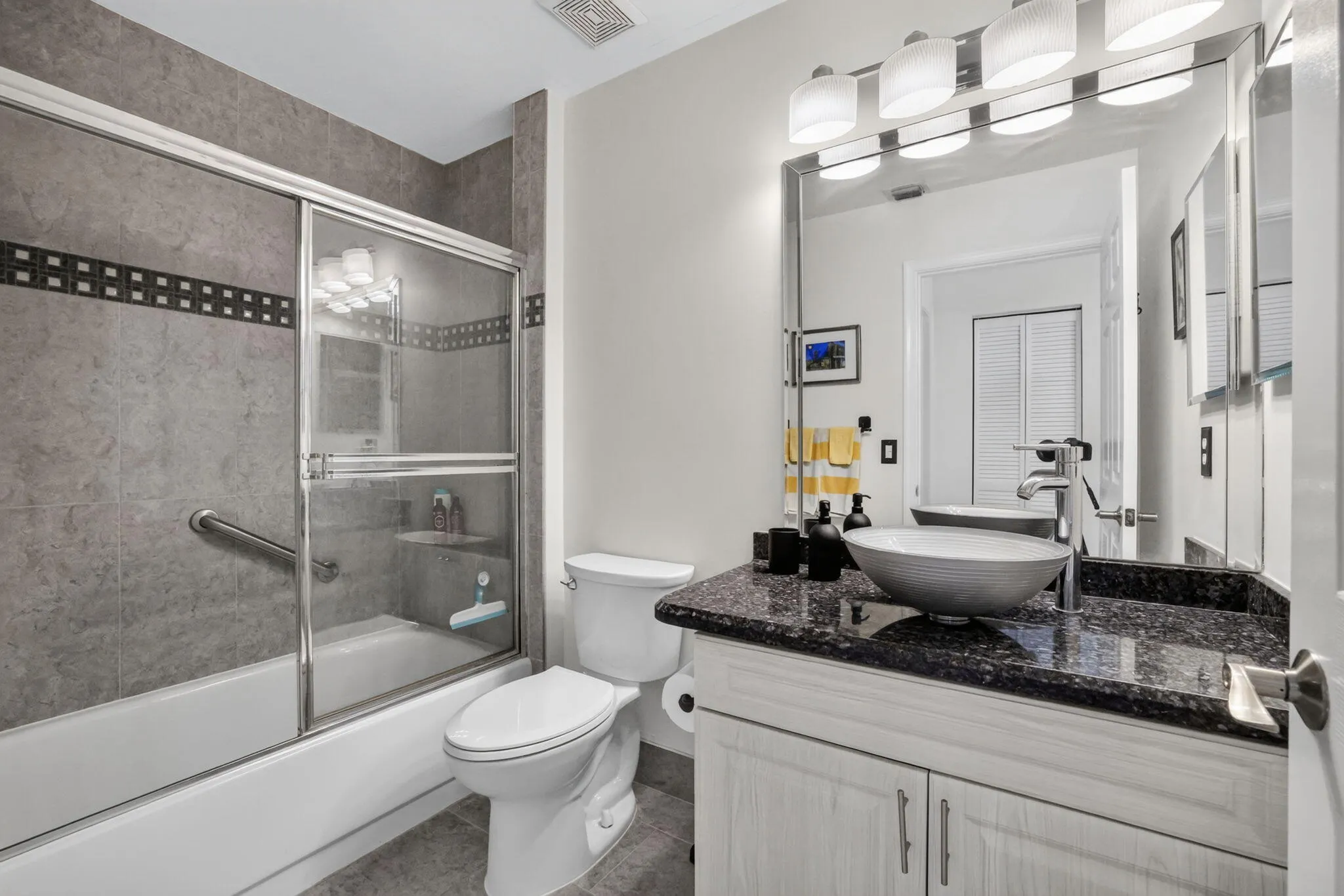 2nd bathroom
