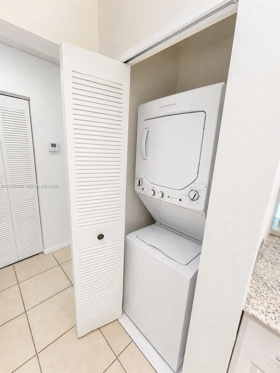 In/Unit Washer & Dryer