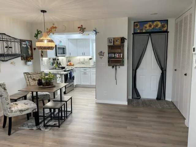 Full view living
