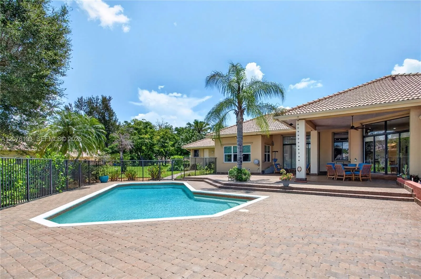 Front Entrance-Porte-Cochere