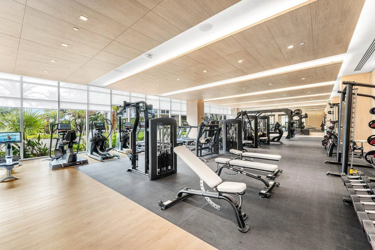 042-220LakeShoreDrive-702-LakePark-FL-33