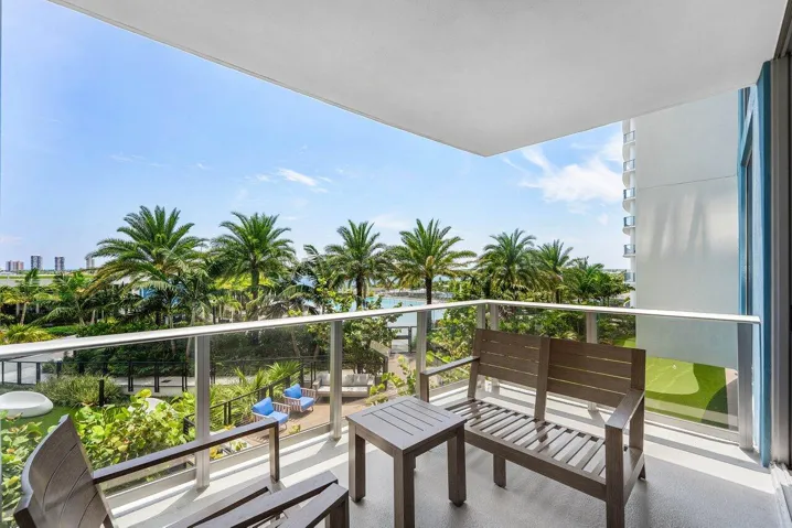 035-220LakeShoreDrive-702-LakePark-FL-33
