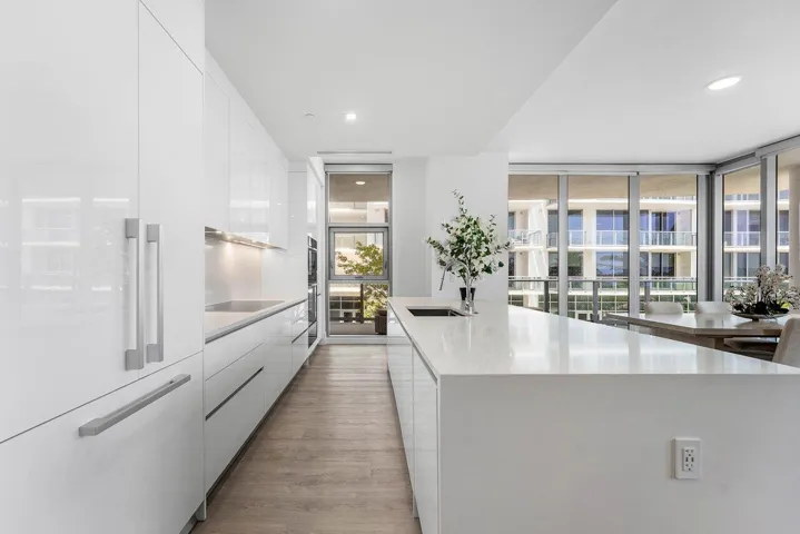 014-220LakeShoreDrive-702-LakePark-FL-33