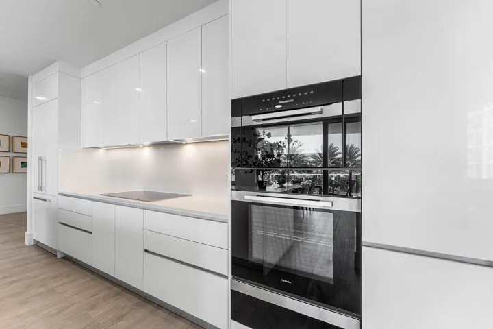 013-220LakeShoreDrive-702-LakePark-FL-33
