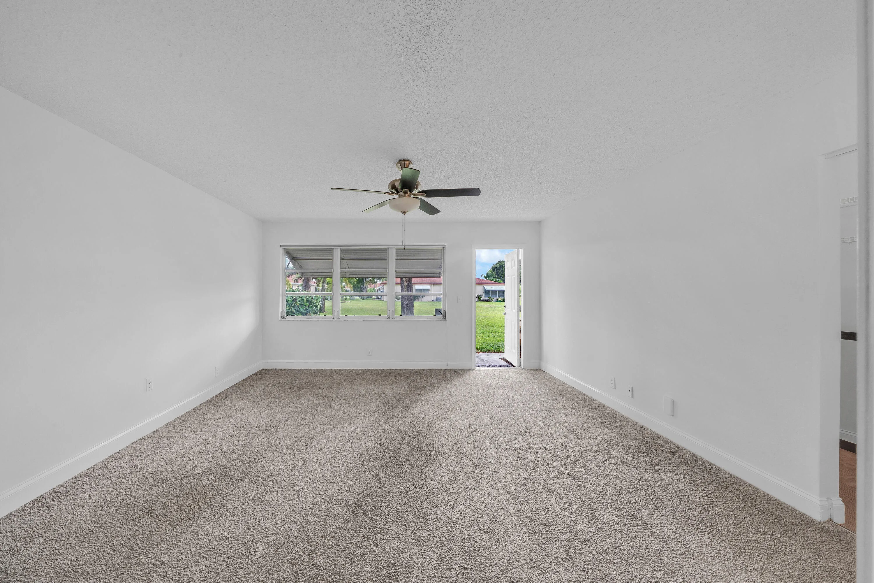 7 Primary Bedroom (1)