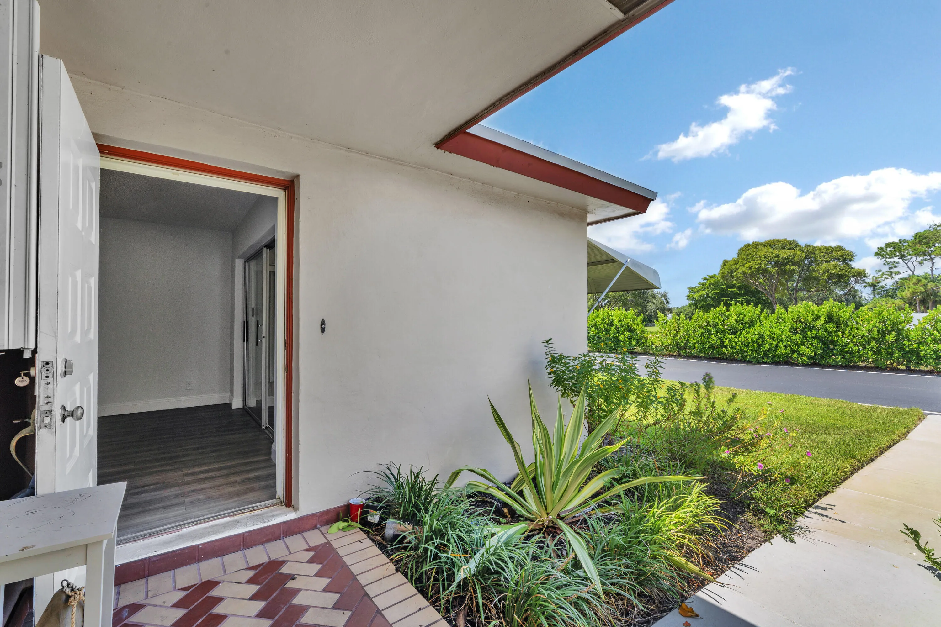 2 Entryway (1)