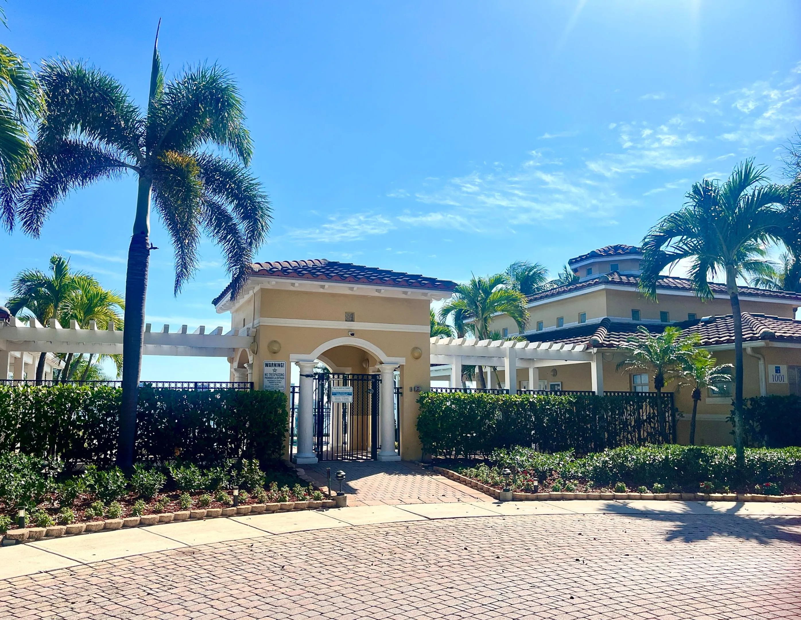 BR104 clubhouse gate