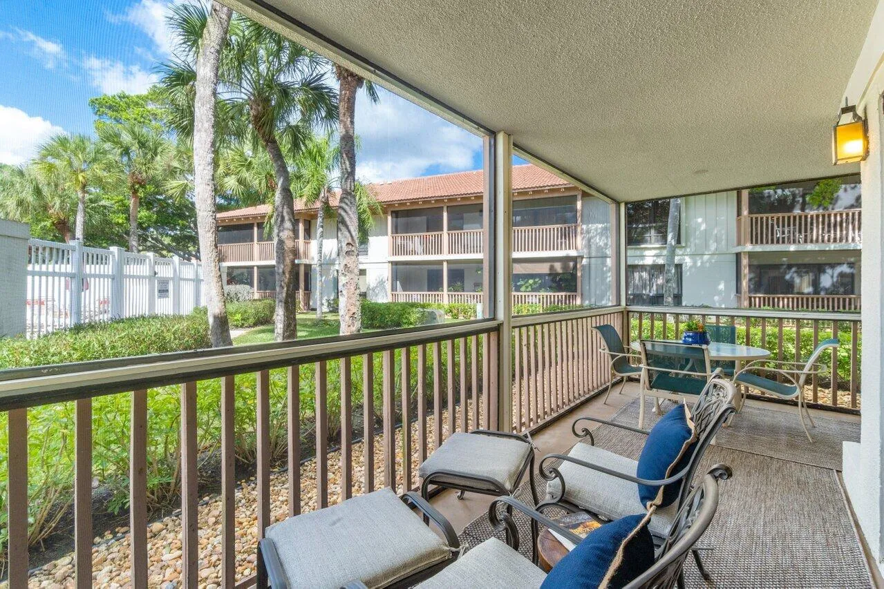 032-401BrackenWoodLaneSouth-PalmBeachGar