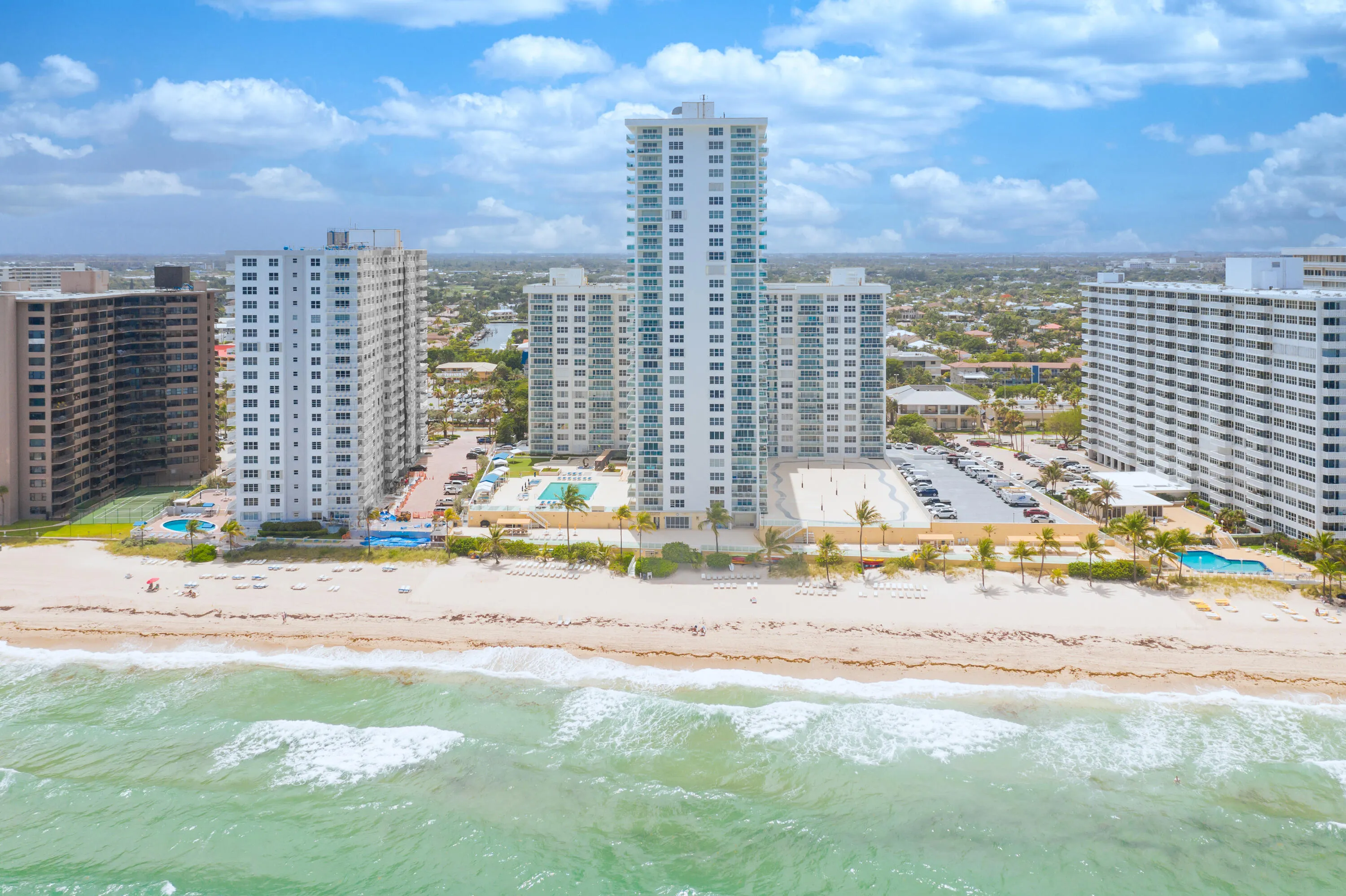 Aerial view highlighting Playa del Mar’s exceptional oceanfront setting and direct beach access.