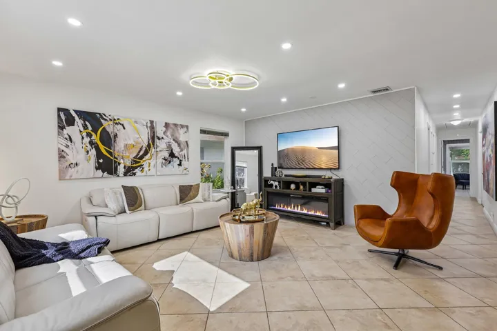 10-web-or-mls-SW 72nd Ave-S2208-010
