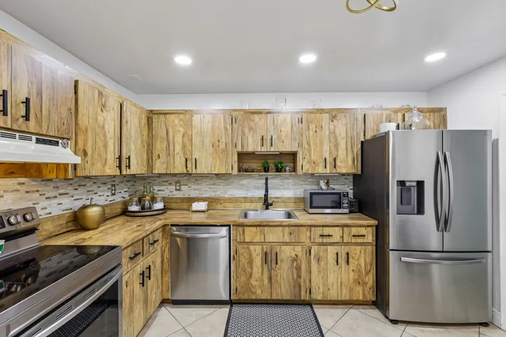 17-web-or-mls-SW 72nd Ave-S2208-017