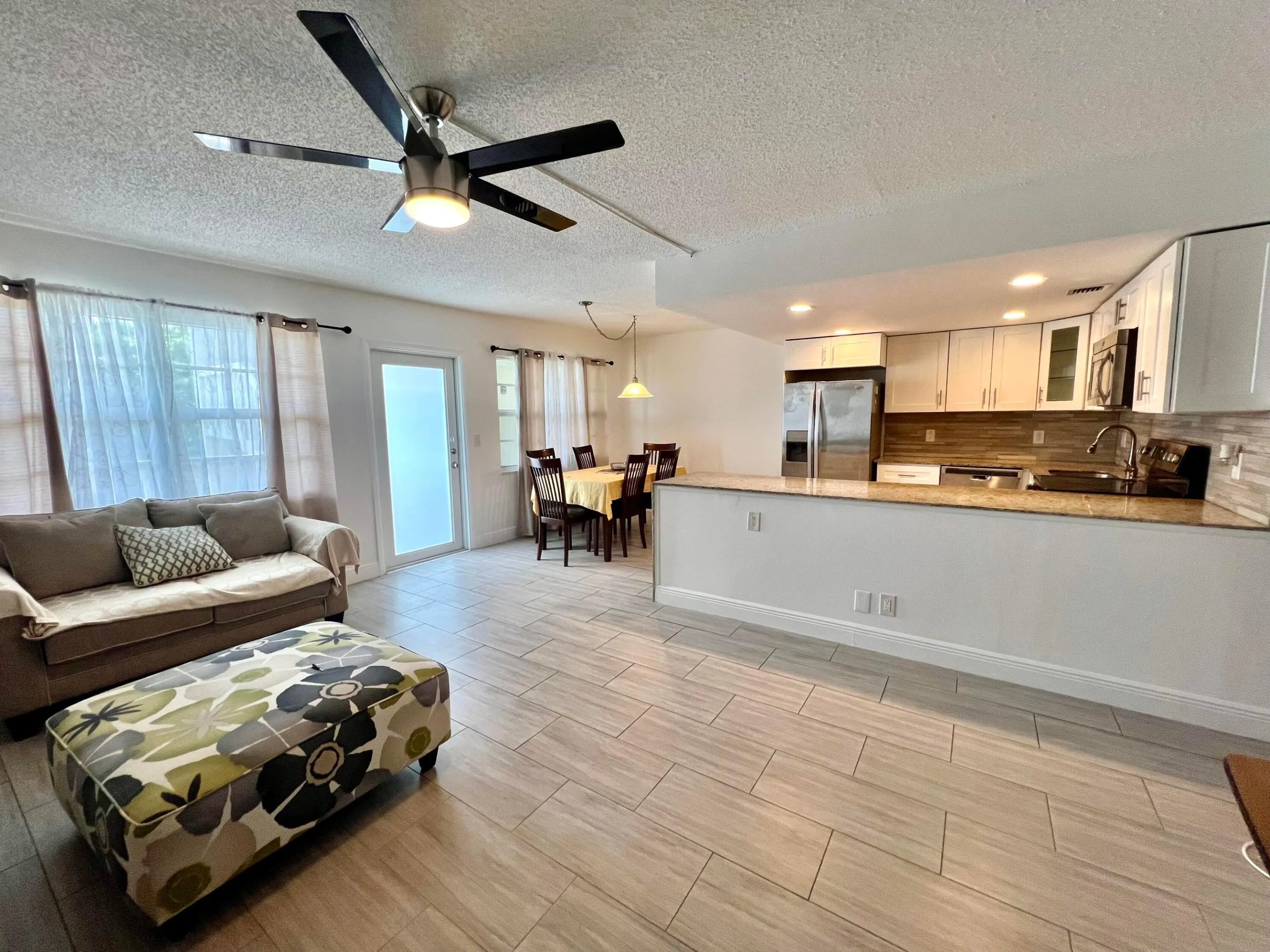Kitchen/dining/living areas