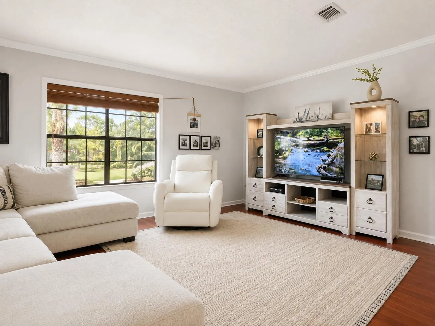 Living Room with Inviting features