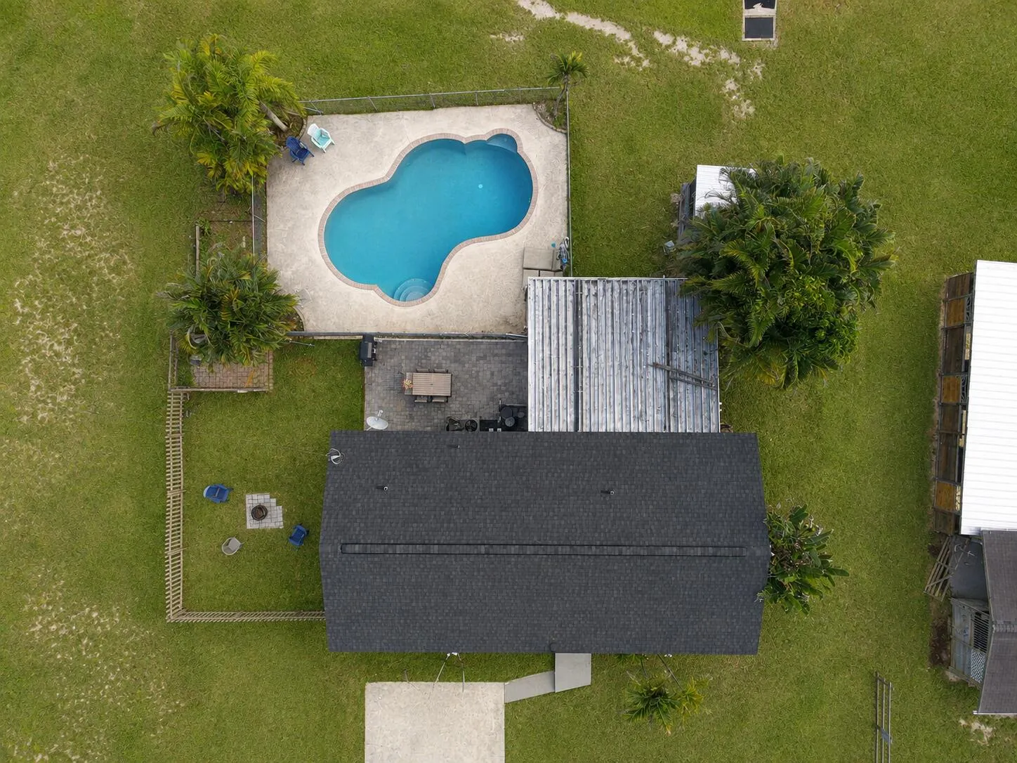 Top Close House
