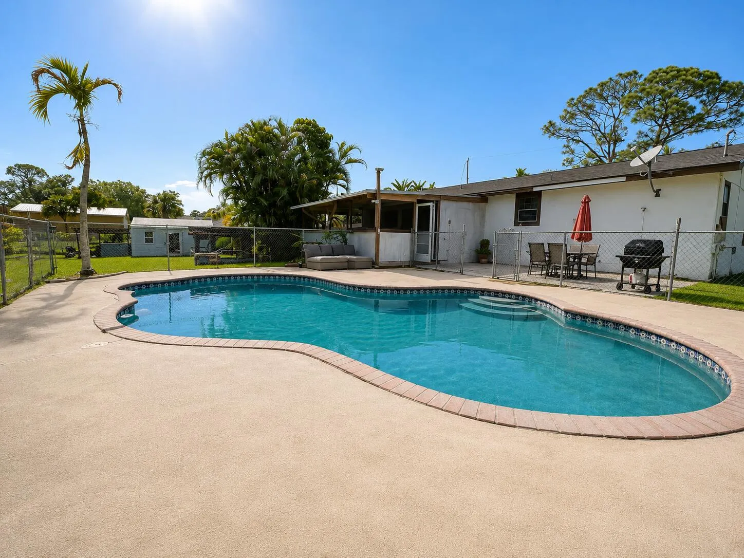 Pool to House