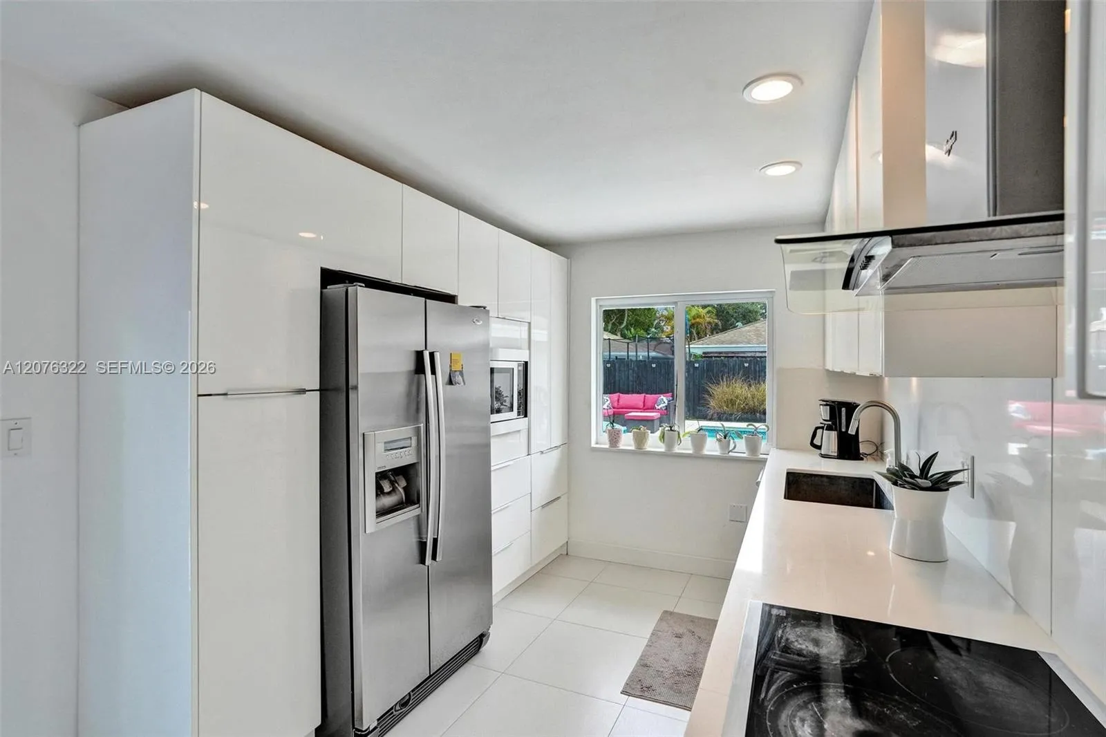 Updated Kitchen, SS appliances, granite counter-tops, facing pool deck.
