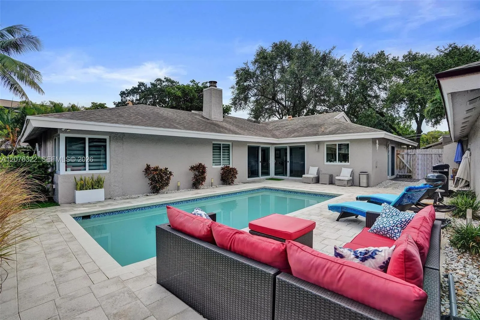 Gorgeous patio area. Super private and quiet.