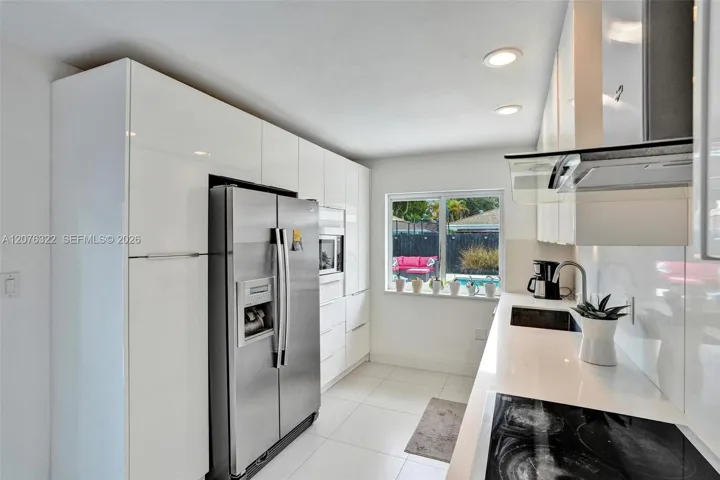 Updated Kitchen, SS appliances, granite counter-tops, facing pool deck.
