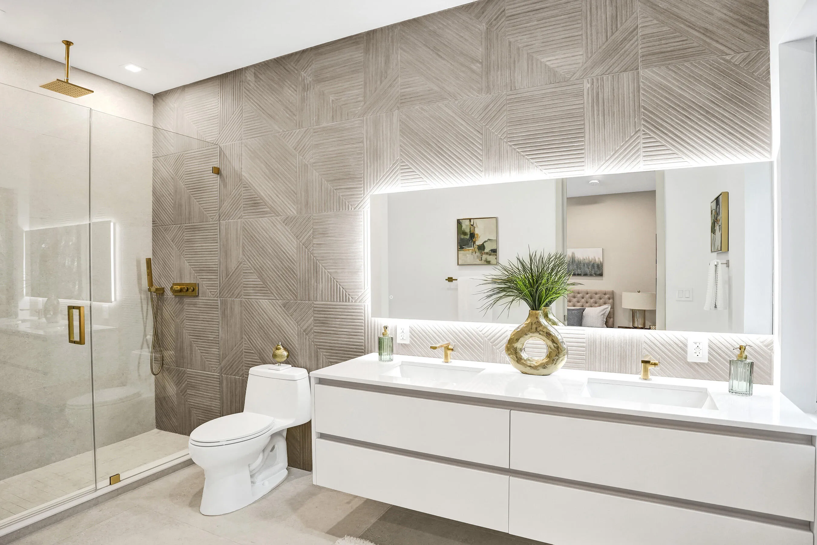 Luxurious primary bath!