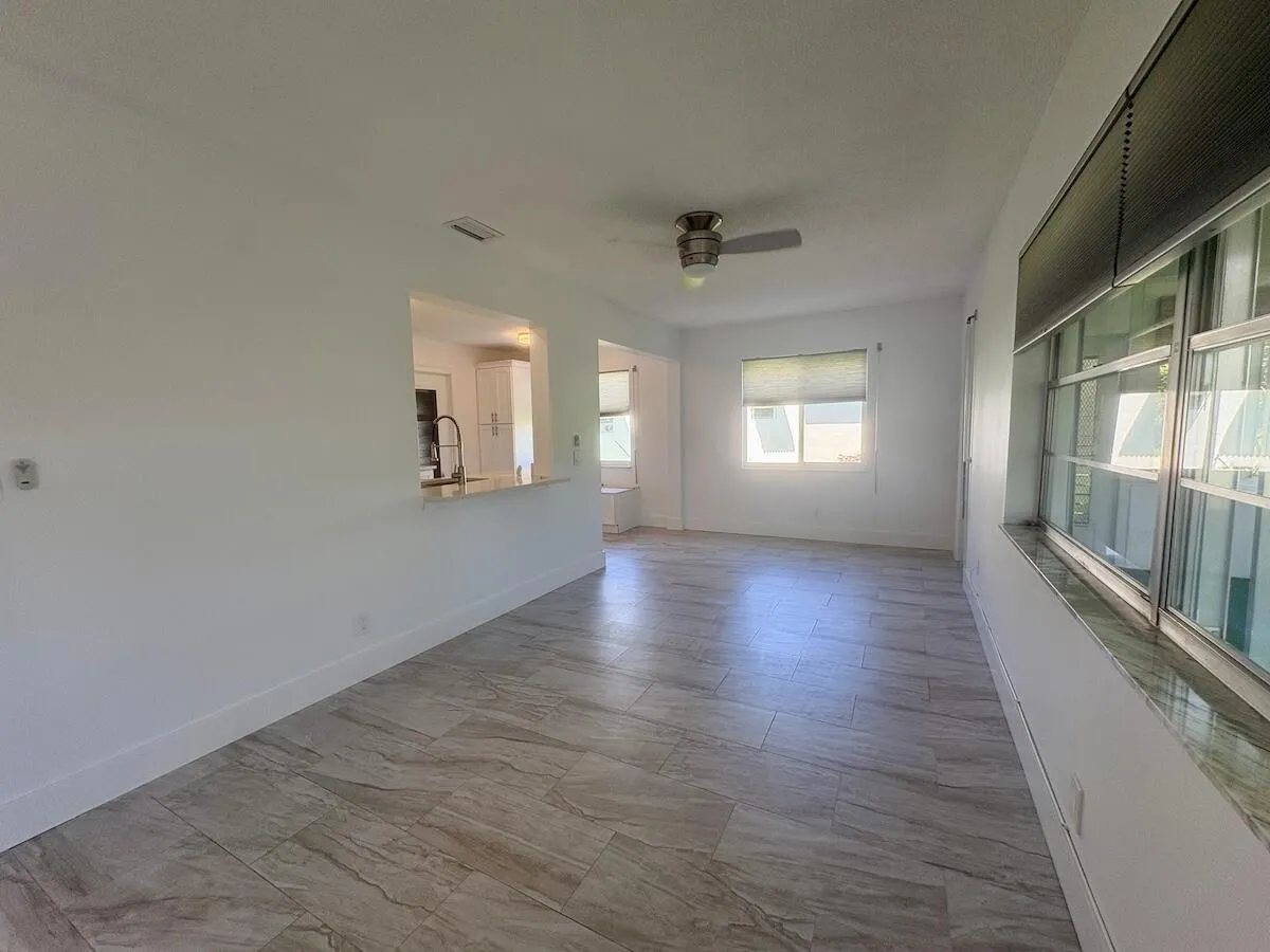 Dining area behind kitchen